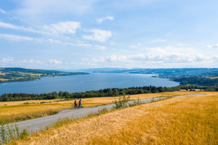 2020 08 11 mjøstråk sykling utsikt gjøvik foto visitinnlandet hanshaug 2
