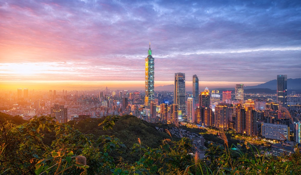 Taipei stad i solnedgång